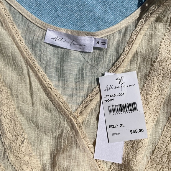 All in  Favor Nordstrom blouse. NEW with Tags. - Picture 2 of 3